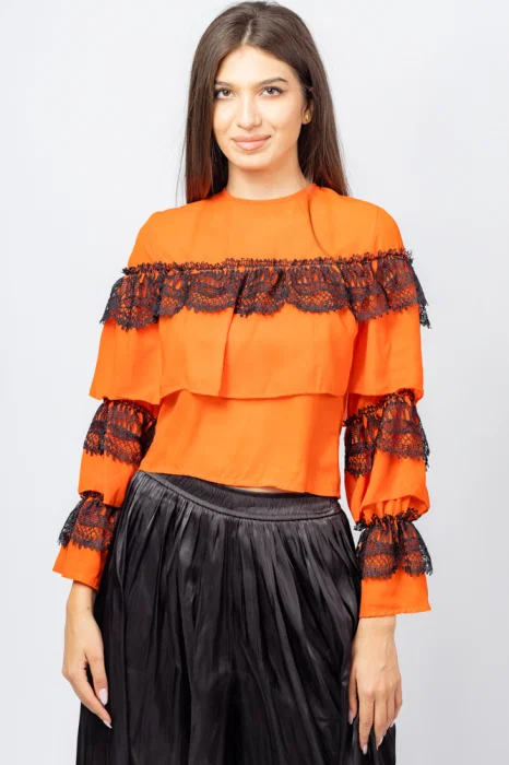 Bluza portocalie, eleganta cu volane si dantela neagra
