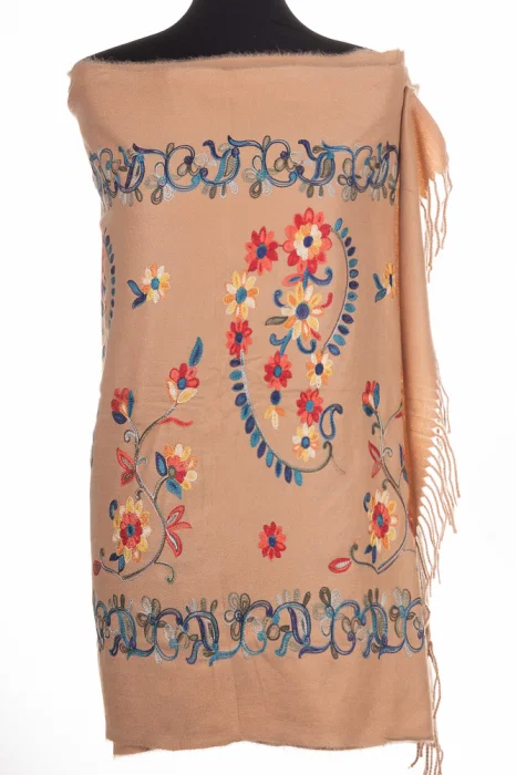 Esarfa cashmere cu model floral brodat pe fond camel