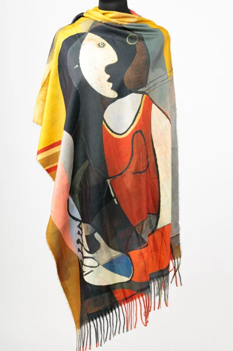 Esarfa cashmere cu doua fete imprimata cu model inspirat  dupa    Woman dressing her hair   a lui Picasso