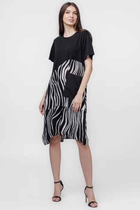 Rochie lalea cu talie oblica si imprimeu dungi oblice alb-negru