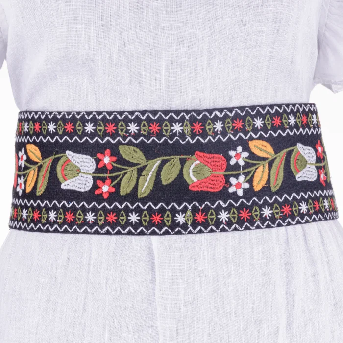 Brau traditional romanesc cu broderie floarala multicolora