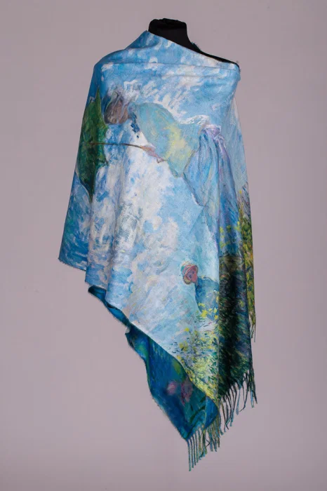 Esarfa vascoza cu model inspirat dupa   Fata cu umbrela   a lui Claude Monet