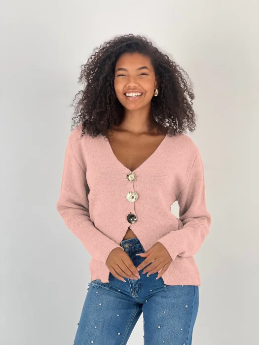 Pulover roz, moale si fin cu trei nasturi mari aurii, oversize