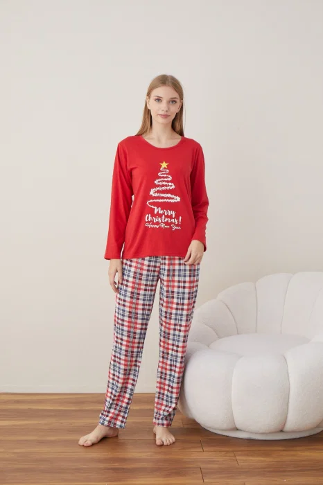 Pijama de Craciun din bumbac, doua piese cu bradul lui Mos Craciun pe rosu