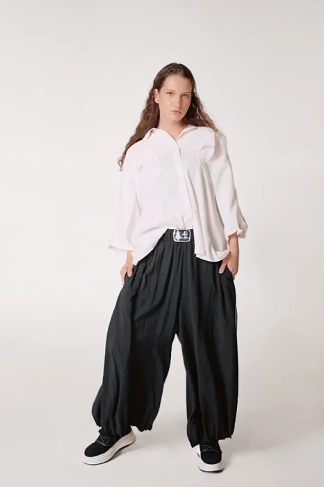 Pantaloni negri cu croiala ampla gen salvari, oversize