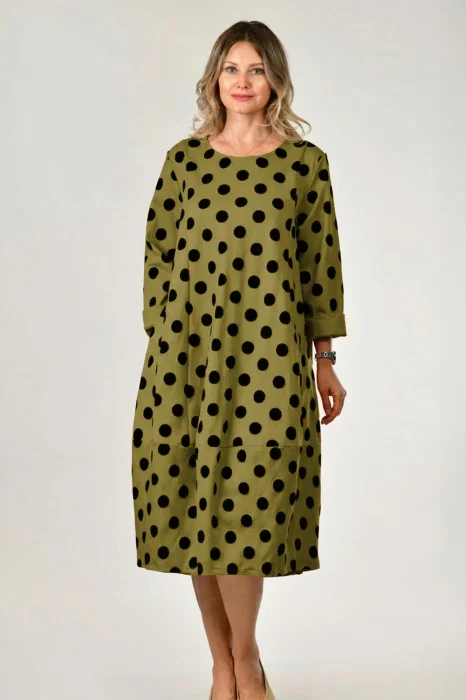 Rochie lalea, verde cu buline embosate, catifelate si croi lejer, din vascoza