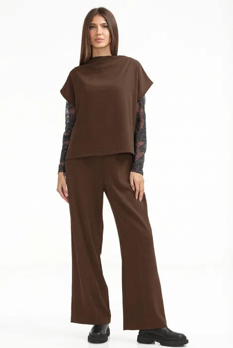 Pantaloni eleganti cu croiala dreapta, lejera, maro