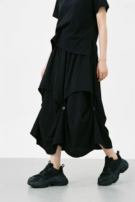 Fusta midi arhitecturala cu drapaje, neagra