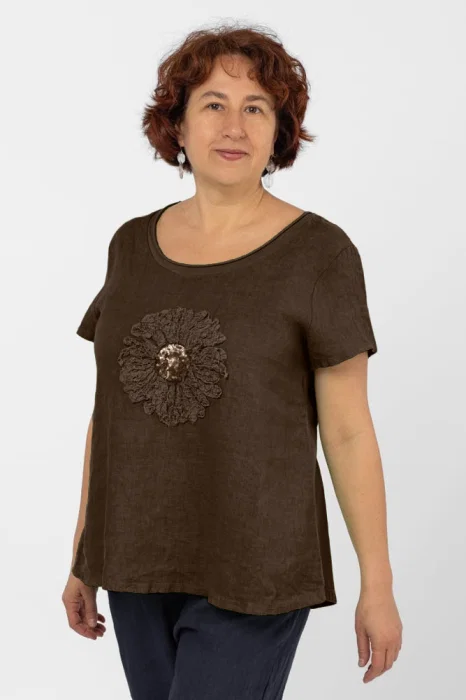 Bluza din in maron, cu floare si paiete fine pe piept