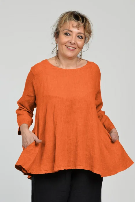 Bluza evazata cu clin la spate din in, caramizie