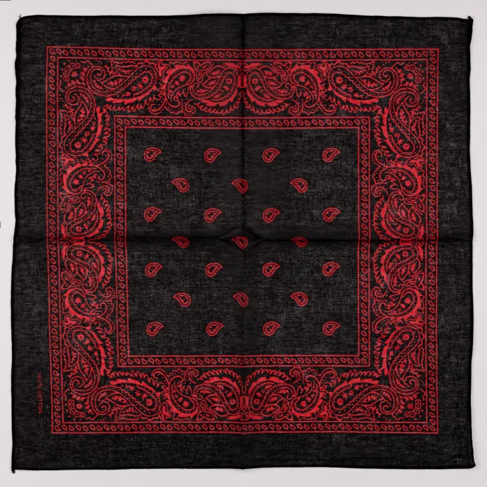 Bandana tip batic patrat cu imprimeu rosu pe negru