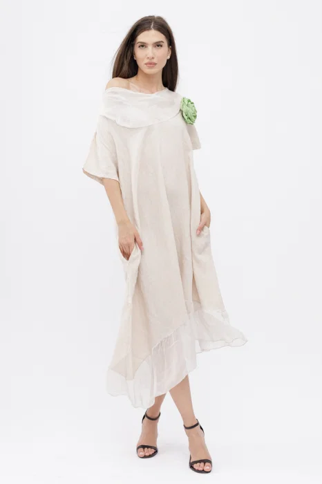 Rochie bej usor asimetrica A-line, din in cu guler si volan din matase, oversize
