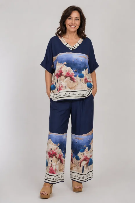 Compleu cu pantaloni din vascoza cu matase, cu imprimeu Santorini pe fond bleumarin