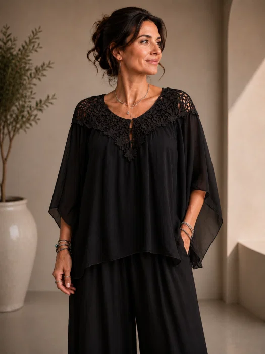 Bluza evazata din matase si vascoza cu dantela la decolteu si maneci vaporoase, neagra