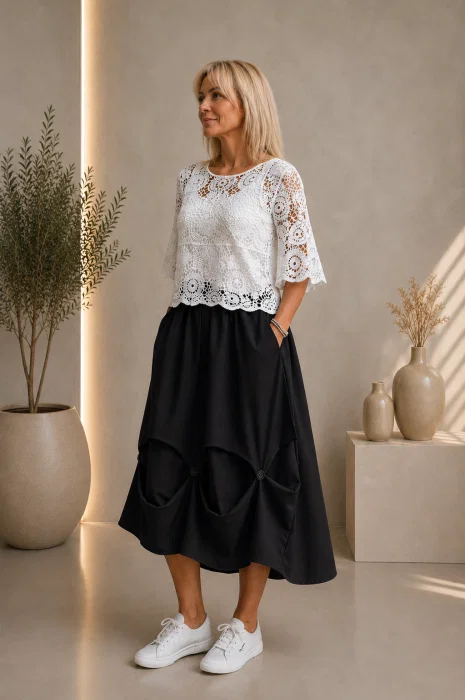Fusta ampla din jerseu cu drapaj sculptural si talie elastica, neagra