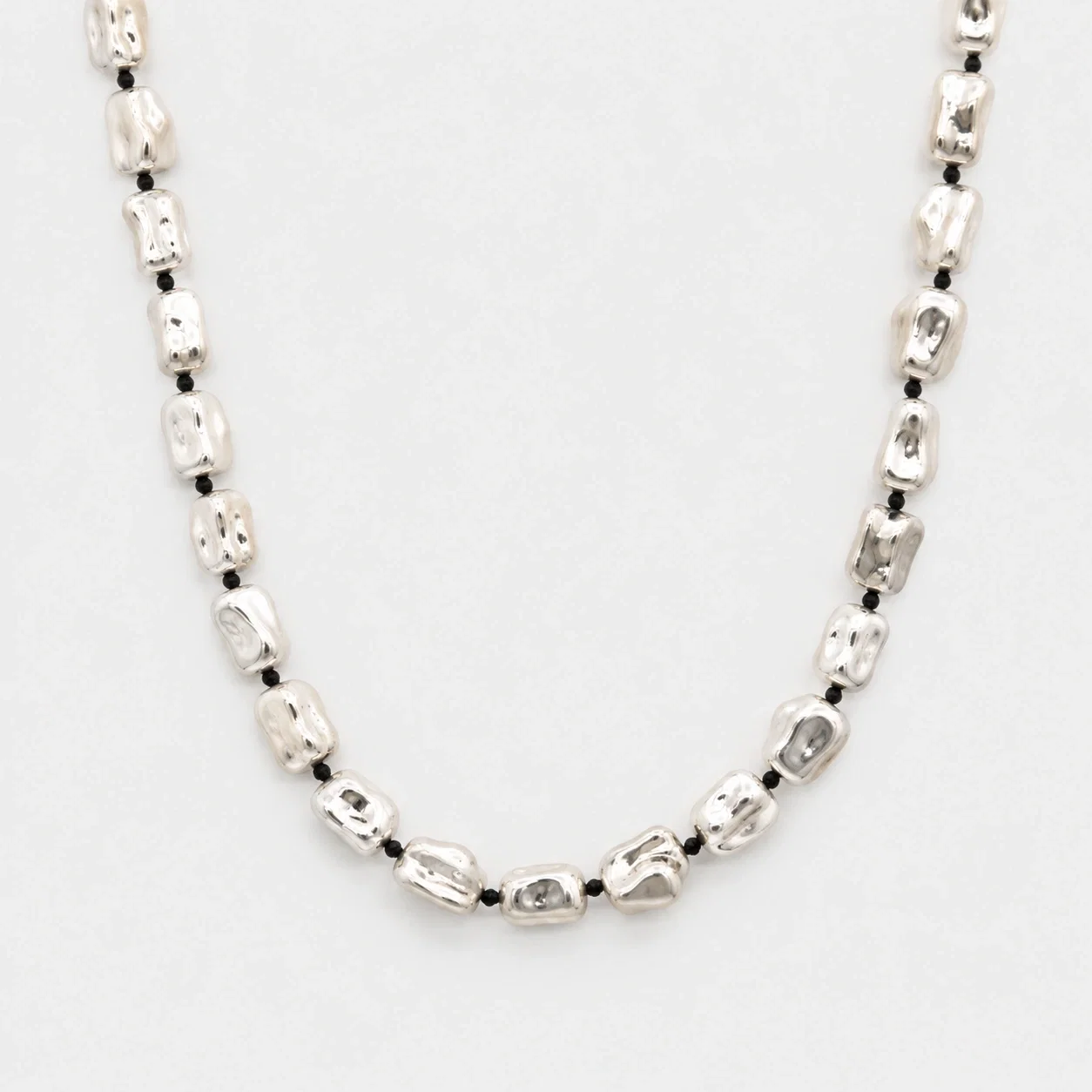 Accesoriu statement 3 in 1 cu elemente organice argintii si design sculptural ,   colier, bratara sau curea