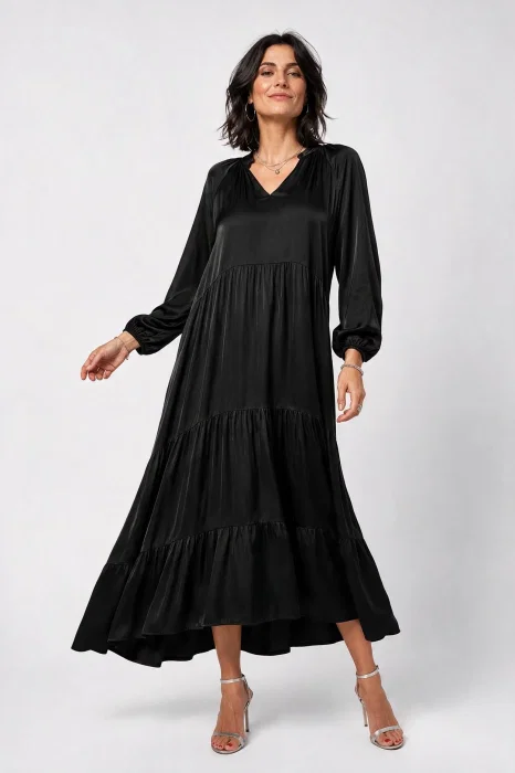 Rochie lunga din satin cu matase si vascoza, croi amplu cu volane - neagra