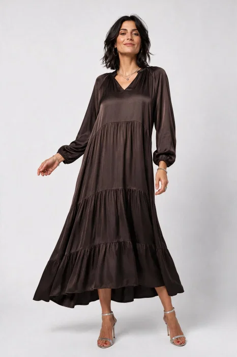 Rochie lunga din satin cu matase si vascoza, croi amplu cu volane - maro