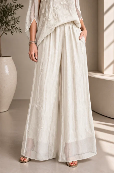 Pantaloni dama eleganti, largi, din matase si vascoza cu dublura, bej usor prespalata
