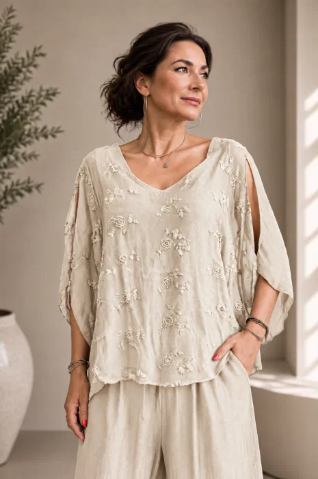 Bluza din matase si vascoza cu broderie pe fata si decolteu in V, bej deschis