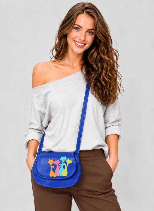 Geanta crossbody handmade, cu pisicute colorate  ,din piele naturala albastru electric